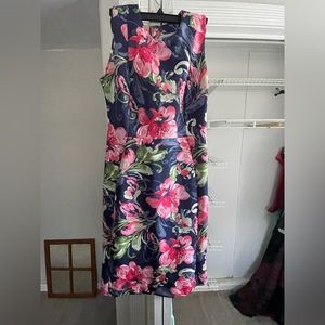 Shelby & Palmer size 8 fitted mid length short sleeve dress - great for wedding